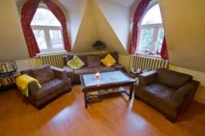 �n Fony�d (Ungaria) de v�nzare apartament la ultimul etaj