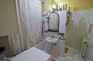 �n Fony�d (Ungaria) de v�nzare apartament la ultimul etaj