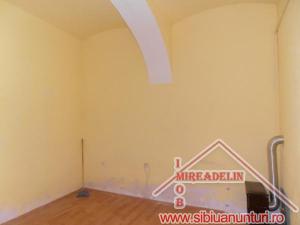 INCHIRIEZ SPATIU COMERCIAL ,   18 mp,  ZONA ULTRACENTRALA