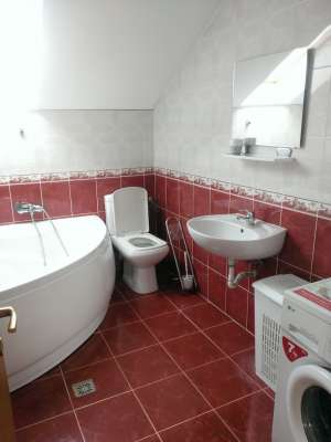 Inchiriez apartament 2 camere in Floresti