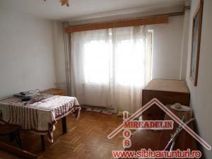 INCHIRIEZ  APARTAMENT 3 CAMERE ,   MIHAI VITEAZU 68mp