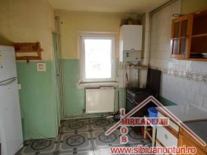 INCHIRIEZ  APARTAMENT 3 CAMERE ,   MIHAI VITEAZU 68mp