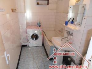 INCHIRIEZ  APARTAMENT 3 CAMERE ,   MIHAI VITEAZU 68mp