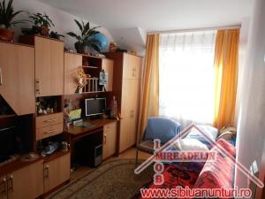 VAND APARTAMENT 2 CAMERE ,   ZONA MIHAI VITEAZU 40mp