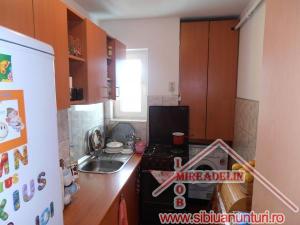 VAND APARTAMENT 2 CAMERE ,   ZONA MIHAI VITEAZU 40mp