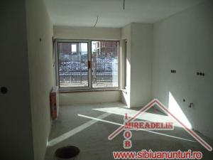 VAND VILA IN DUPLEX P+E,   SURA MICA
