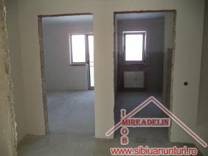 VAND VILA IN DUPLEX P+E,   SURA MICA