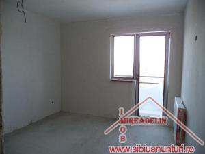 VAND VILA IN DUPLEX P+E,   SURA MICA
