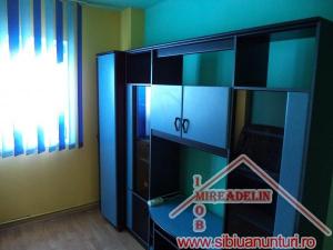 INCHIRIEZ APARTAMENT 3 CAMERE ,  68 mp,  MIHAI VITEAZU