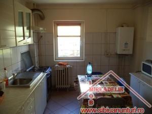INCHIRIEZ APARTAMENT 3 CAMERE ,  68 mp,  MIHAI VITEAZU