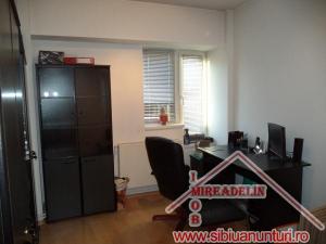 INCHIRIEZ APARTAMENT 4 CAMERE ,  TURNISOR