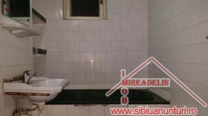 INCHIRIEZ APARTAMENT 4 CAMERE ,  86 mp,  TURNISOR