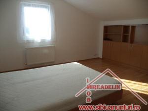 INCHIRIEZ MANSARDA 3 CAMERE,  VALEA AURIE