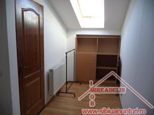 INCHIRIEZ MANSARDA 3 CAMERE,  VALEA AURIE
