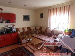 VAND CASA 3 CAMERE IN RASINARI ,  ZONA CENTRALA
