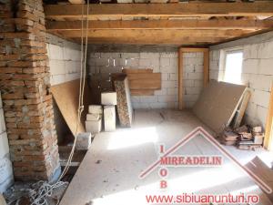 VAND CASA 3 CAMERE IN RASINARI ,  ZONA CENTRALA