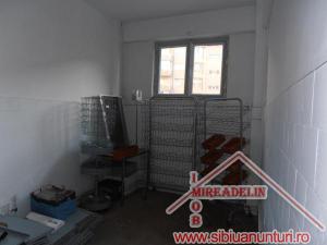 INCHIRIEZ SPATIU COMERCIAL ,  125 mp,  ZONA GARII