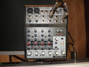 orga Korg pa2xpro ,  stativ si mixer behringer xenyx 802