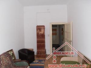 INCHIRIEZ APARTAMENT 2 CAMERE ,   ZONA GARII
