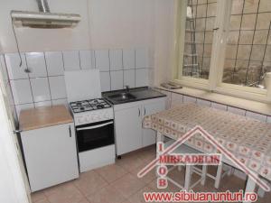 INCHIRIEZ APARTAMENT 2 CAMERE ,   ZONA GARII