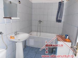 INCHIRIEZ CASA 2 CAMERE,  ZONA TREI STEJARI