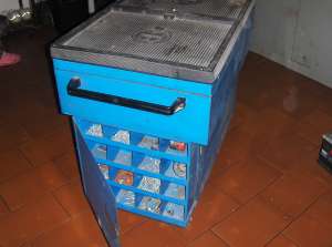 carucior pentru scule auto