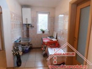 INCHIRIEZ APARTAMENT LA CASA,  3 CAMERE ,  TEREZIAN