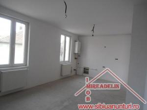 VAND CASA 5 CAMERE,  ZONA GARII