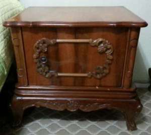 noptiere lemn masiv stil rococo
