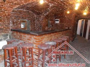 INCHIRIEZ SPATIU COMERCIAL ,  131 mp , STR. 9 MAI