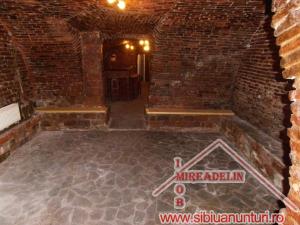 INCHIRIEZ SPATIU COMERCIAL ,  131 mp , STR. 9 MAI