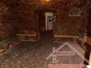 INCHIRIEZ SPATIU COMERCIAL ,  131 mp , STR. 9 MAI