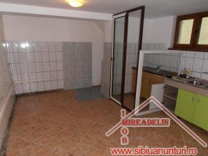 INCHIRIEZ SPATIU COMERCIAL ,  131 mp , STR. 9 MAI