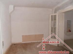 INCHIRIEZ SPATIU BIROURI ,  90 mp , STR. 9 MAI