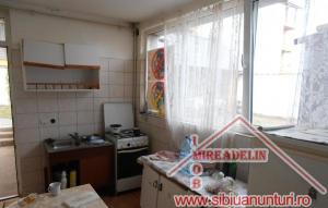 INCHIRIEZ APARTAMENT 3 CAMERE,    ZONA CALEA POPLACII