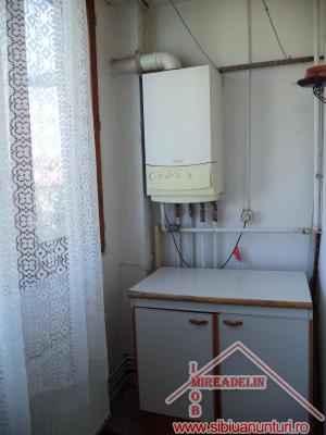 INCHIRIEZ APARTAMENT 2 CAMERE,  48 MP,  VASILE AARON
