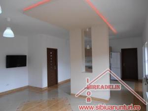 INCHIRIEZ VILA 5 CAMERE,  P+E,  ZONA TREI STEJARI