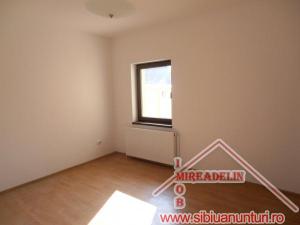 INCHIRIEZ VILA 5 CAMERE,  P+E,  ZONA TREI STEJARI