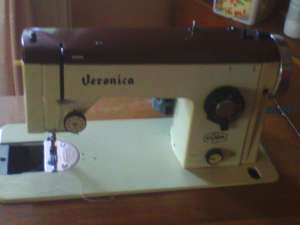 masina de cusut veronica  an  1982