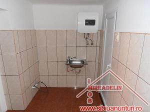 VAND GARSONIERA,  22 MP,  9 MAI