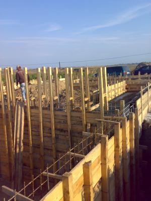 ECHIPA CONSTRUCTII CASE LA ROSU