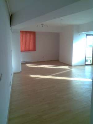 Inchiriez ap 2 camere zona mall vitan