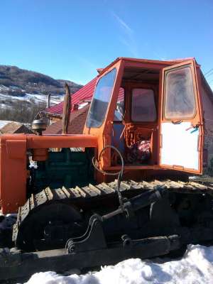 De vanzare Buldozer 651