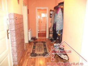 VAND APARTAMENT 4 CAMERE,   SOSEAUA ALBA IULIA