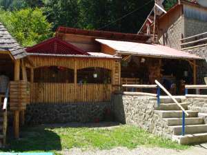 Vand/schimb cabana cu apartament