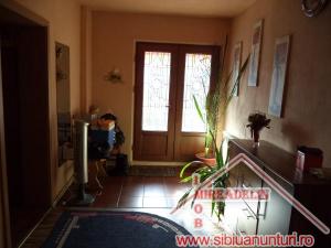 INCHIRIEZ APARTAMENT 2 CAMERE, MODERN,  ZONA GARII