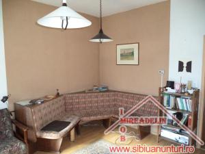 VAND VILA 5 CAMERE,   IN ZONA STRAZII LUNGA