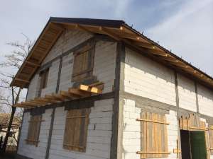 Casa de vanzare la rosu