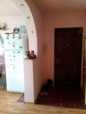 Apartament de vanzare cu 3 camere decomandat