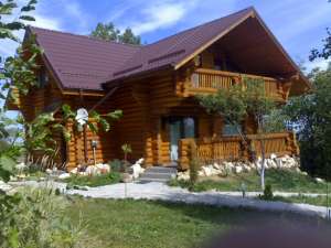 Construim case din lemn rotund